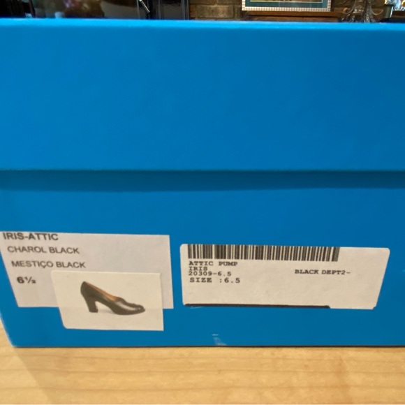 John Fluevog black heel. Size 6.5 - Picture 3 of 4